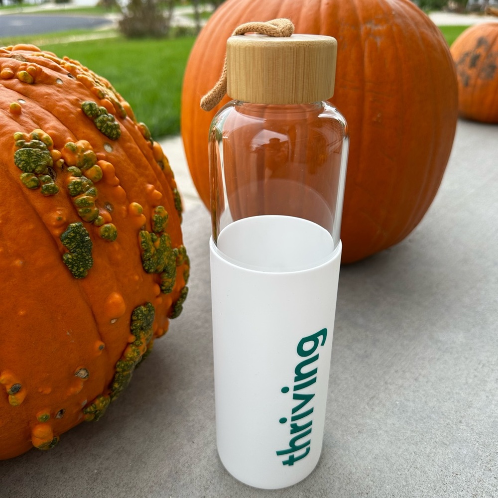 New in box thrive water bottle. Approx. 20oz. Capacity.